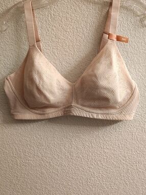 NEW Liz Claiborne Plus Size 38C Light Nude Lace Wireless Bra B19 X